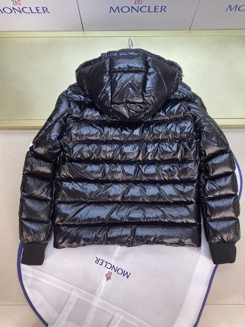 Moncler H20911A Men's Corydale Short Down Jacket Black 88620