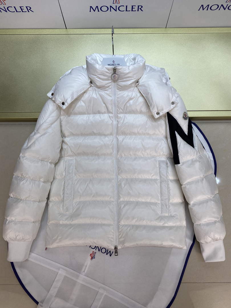Moncler H20911A Men's Corydale Short Down Jacket White 88621