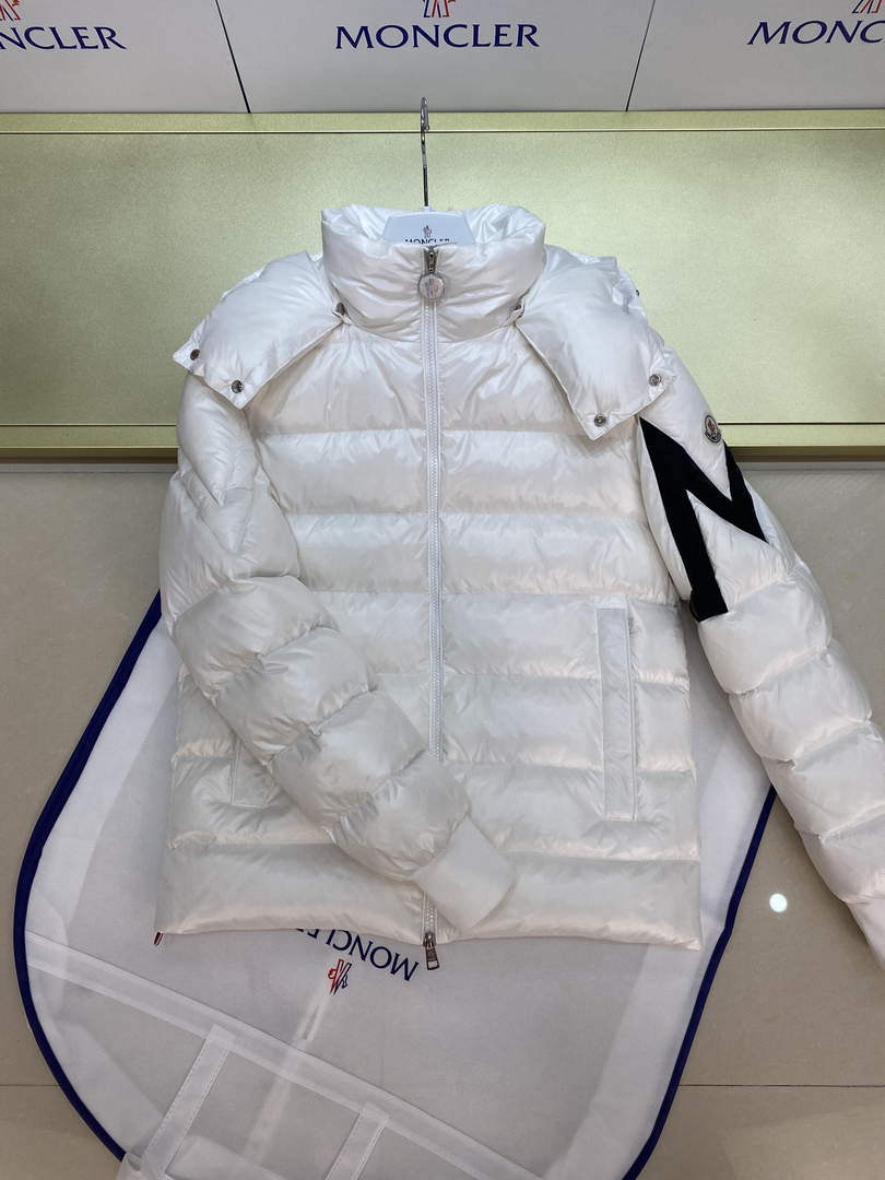 Moncler H20911A Men's Corydale Short Down Jacket White 88621