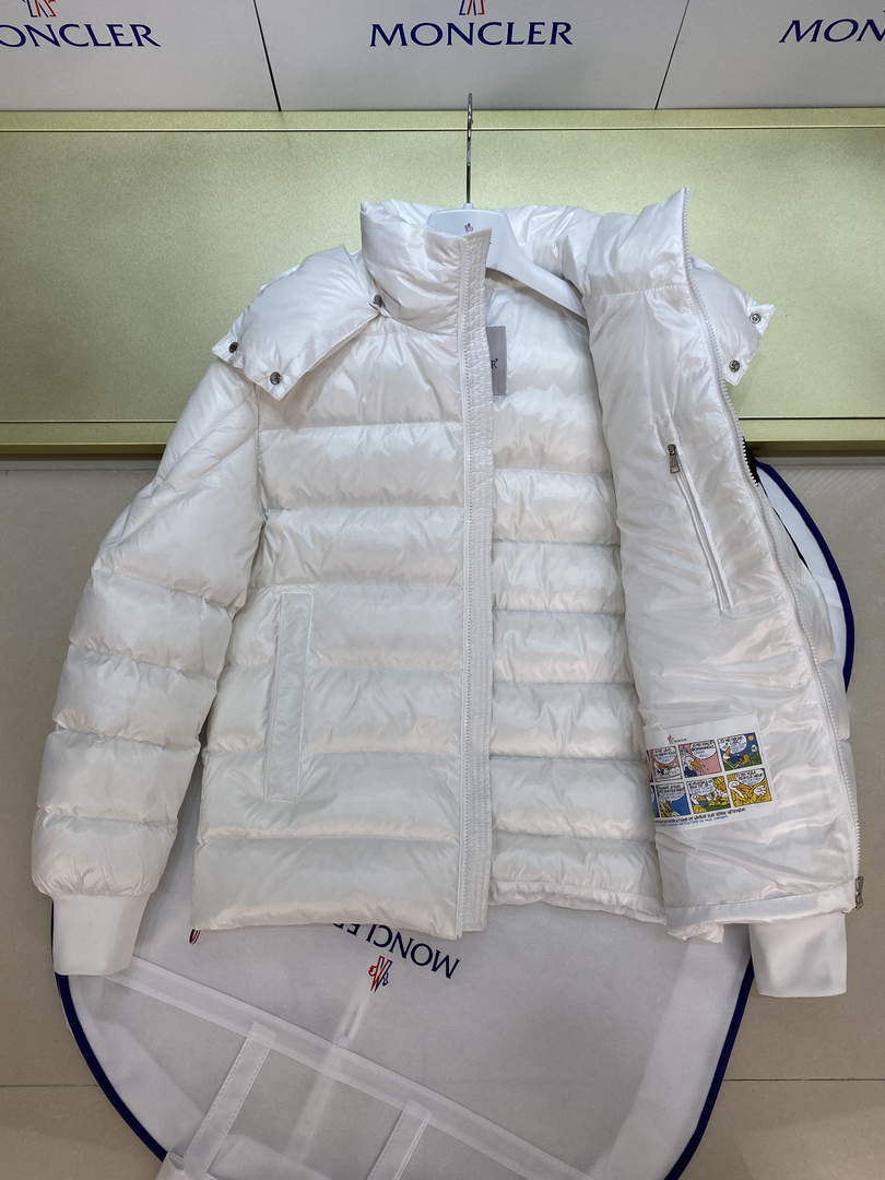Moncler H20911A Men's Corydale Short Down Jacket White 88621