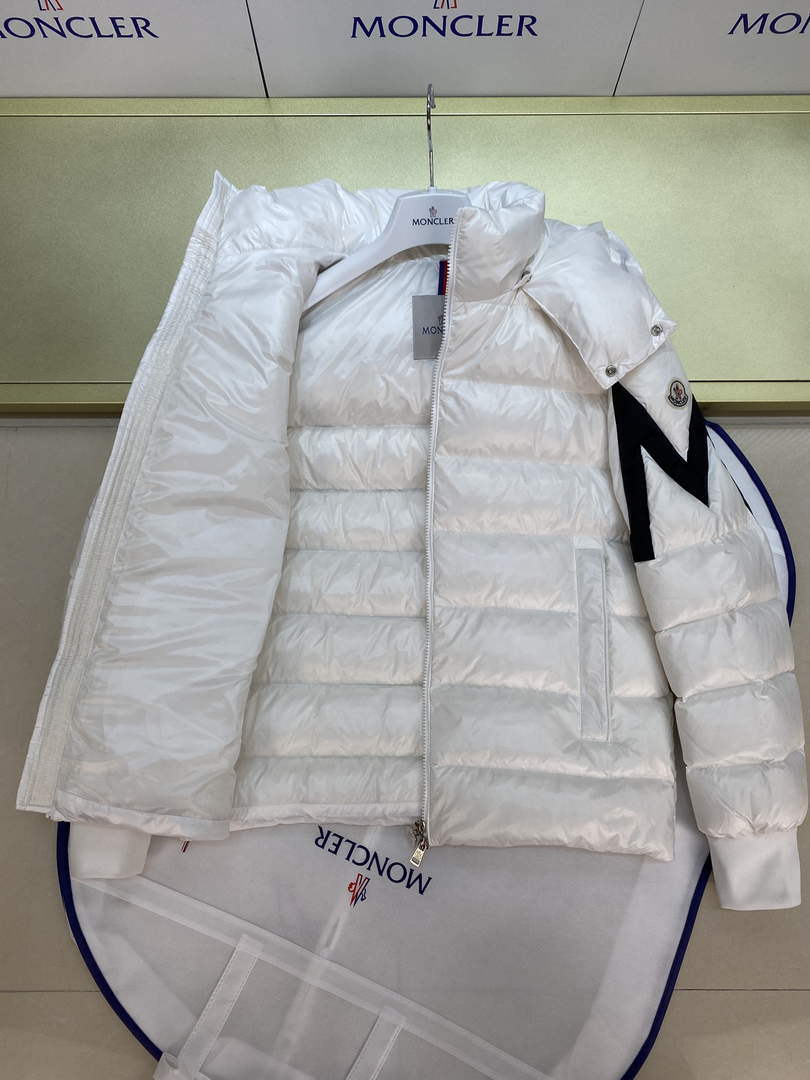 Moncler H20911A Men's Corydale Short Down Jacket White 88621