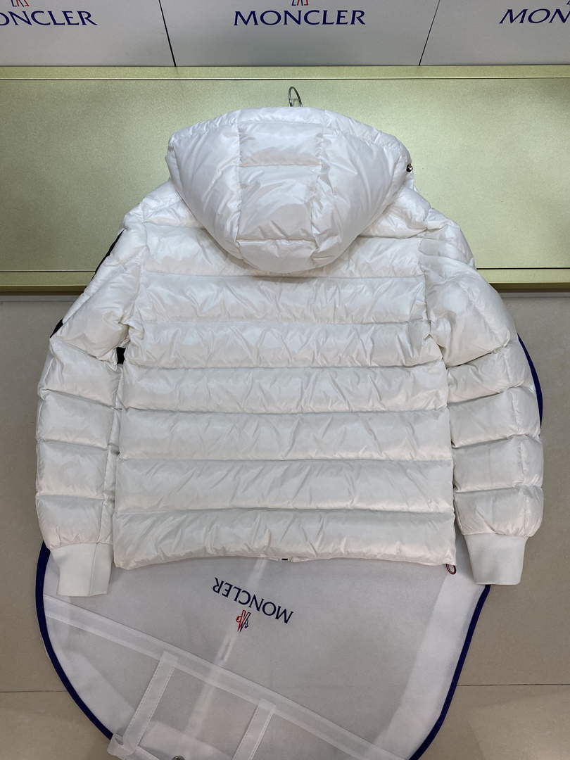 Moncler H20911A Men's Corydale Short Down Jacket White 88621