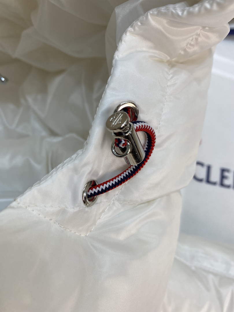 Moncler H20911A Men's Corydale Short Down Jacket White 88621