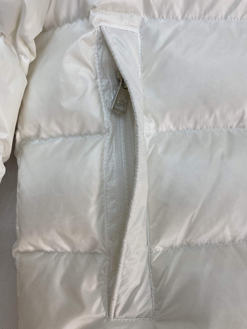 Moncler H20911A Men's Corydale Short Down Jacket White 88621