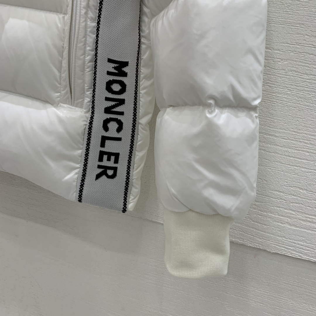 Moncler H20911A Women's Men's Lunetiere Short Down Jacket White 88644