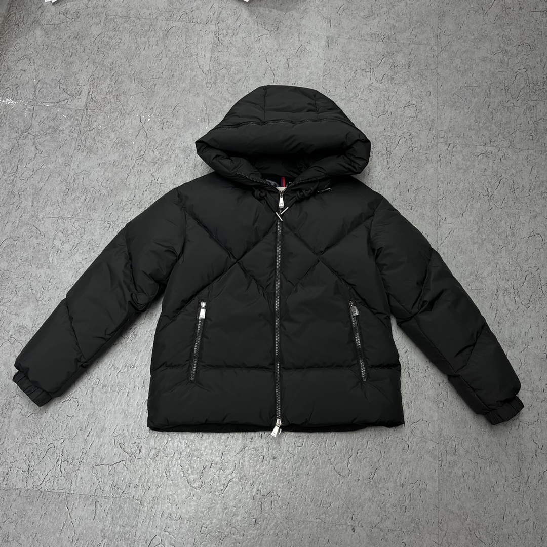 Moncler H20931A Women's Estom Short Down Jacket Black 88641