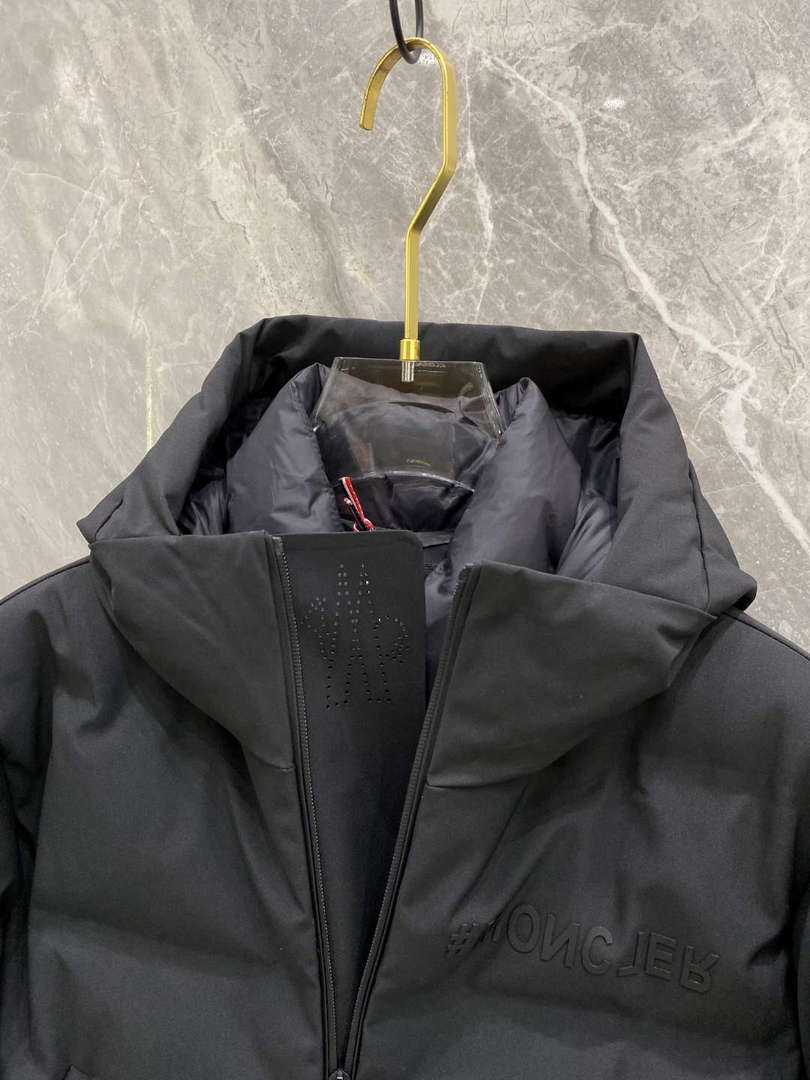 Moncler H20971A Fellberg Short Down Jacket Black M68731