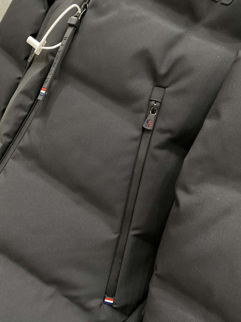 Moncler H20971A Fellberg Short Down Jacket Black M68731