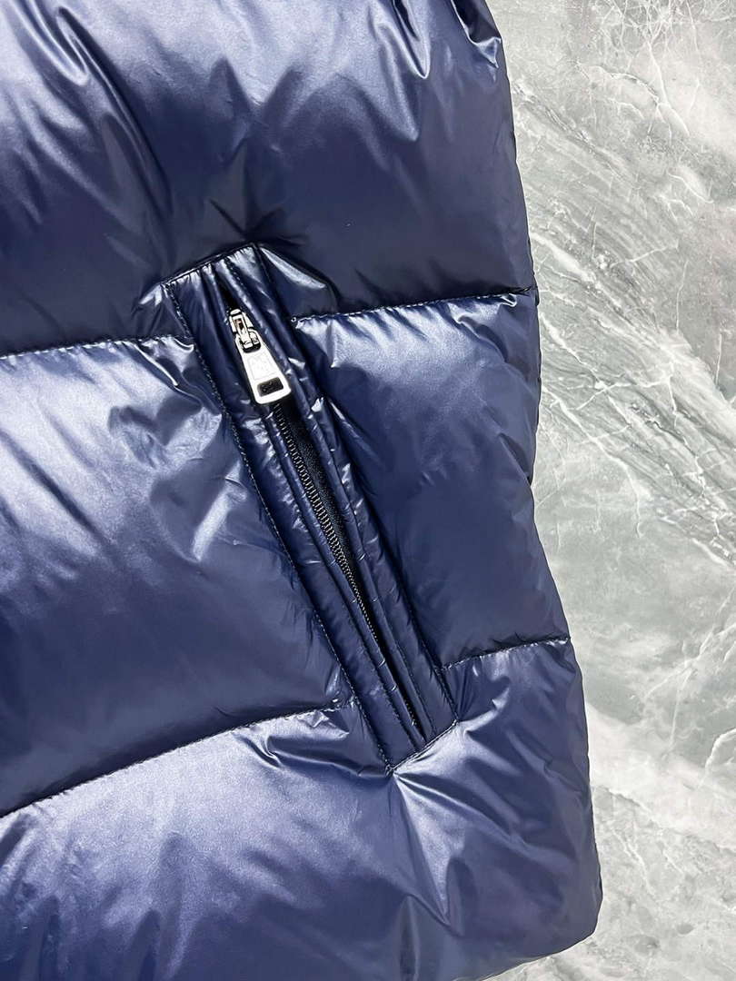 Moncler Short Classic Down Jacket M68733