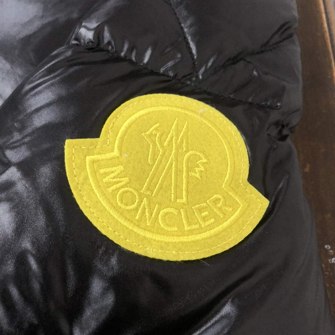 Moncler Short Classic Down Jacket M68734 - 1 - View 3