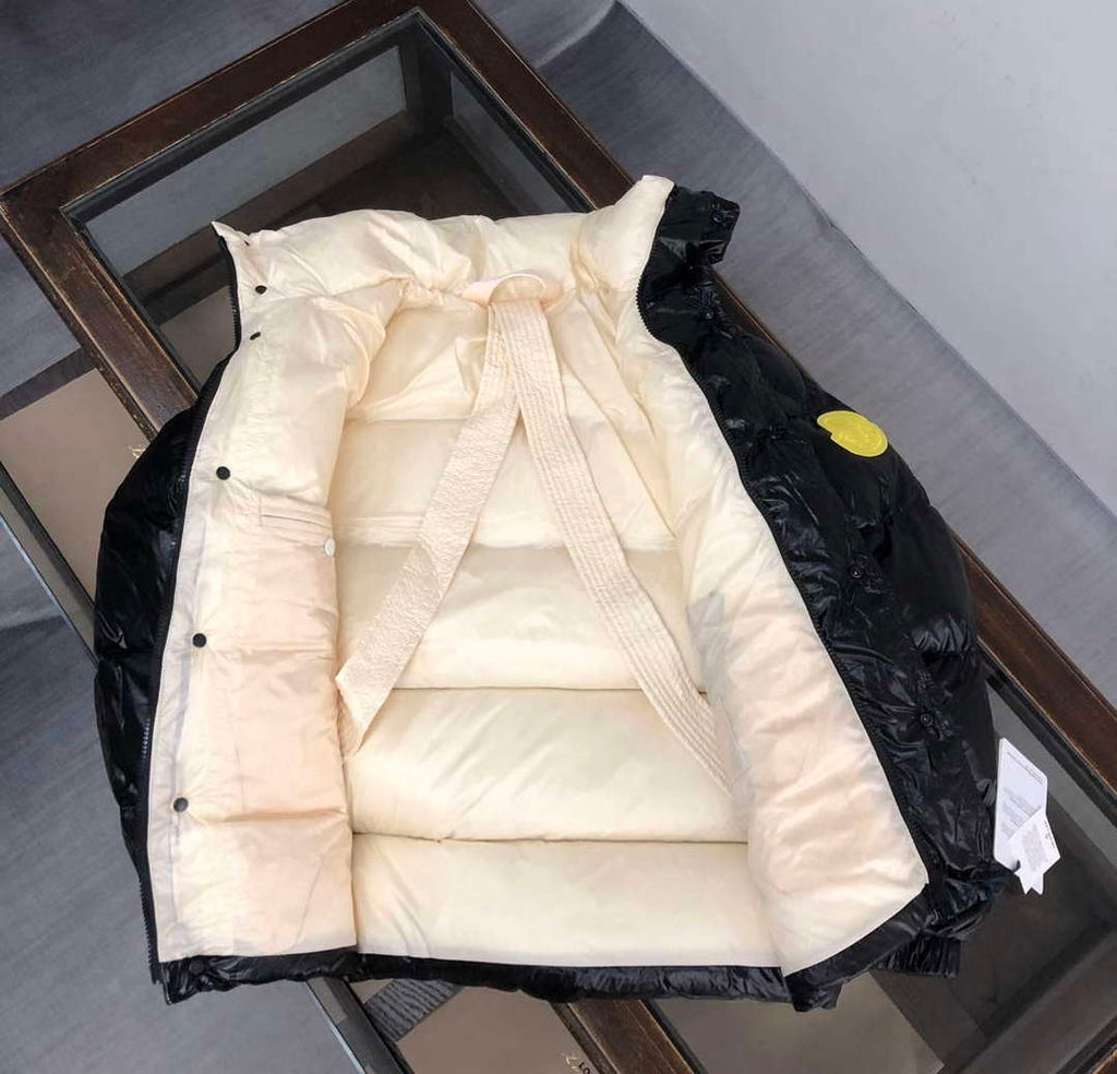 Moncler Short Classic Down Jacket M68734