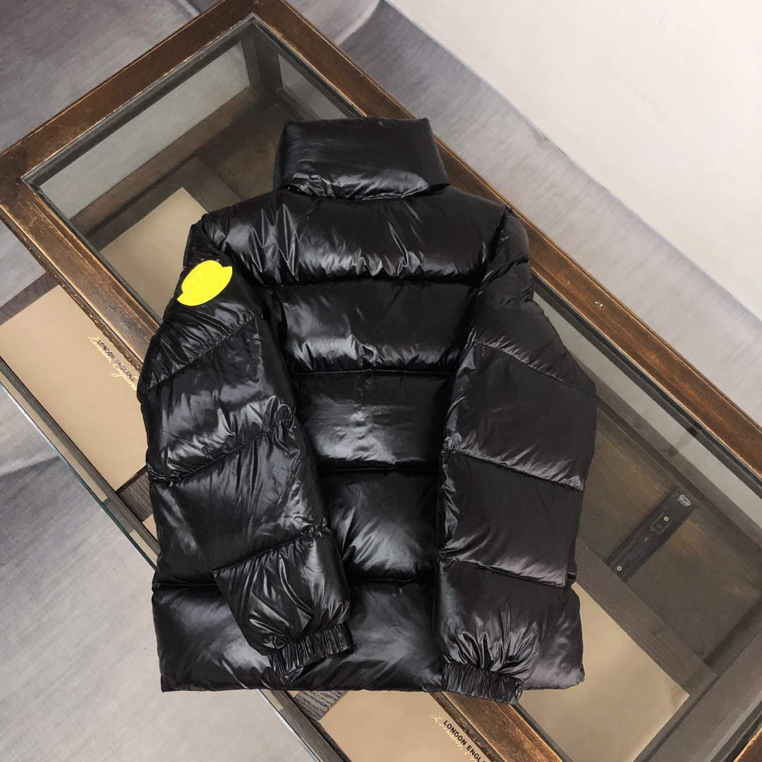Moncler Short Classic Down Jacket M68734
