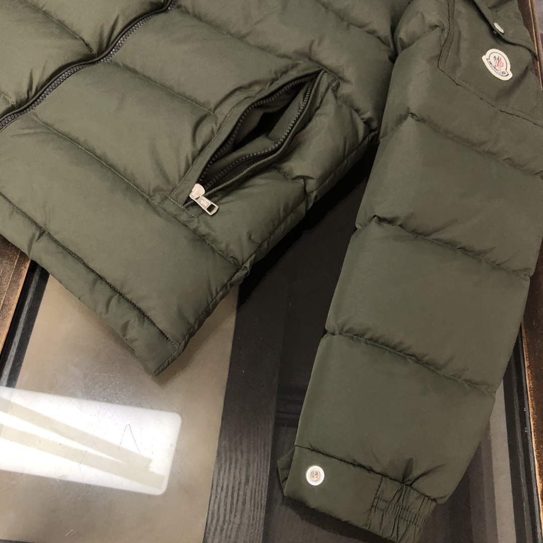 Moncler Short Classic Down Jacket M68735