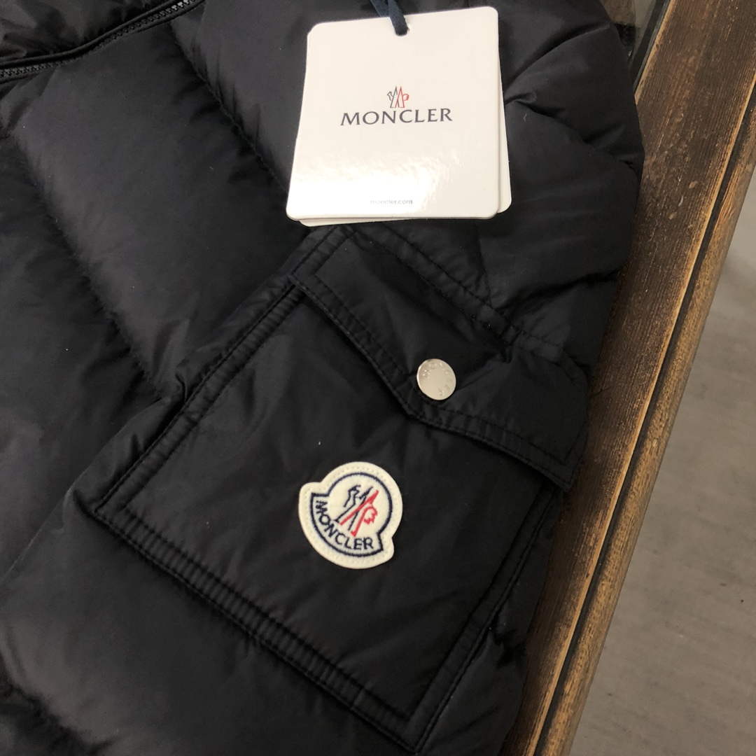 Moncler Short Classic Down Jacket M68736