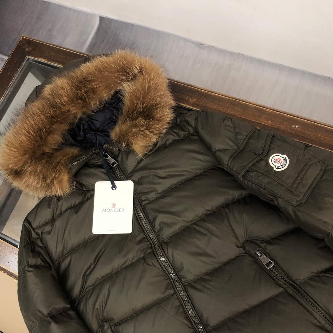 Moncler Short Classic Down Jacket M68737 - M - View 3