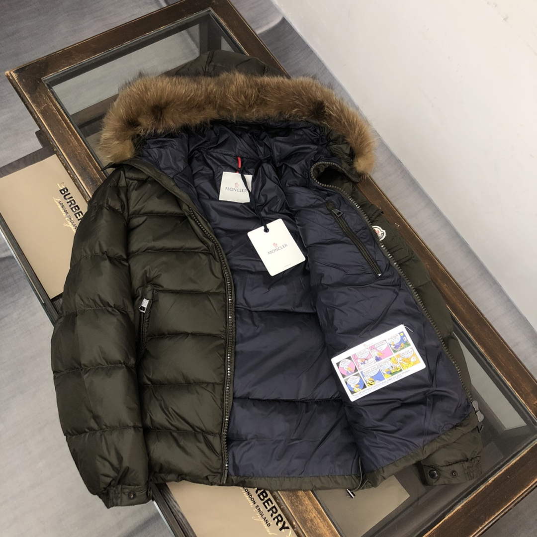 Moncler Short Classic Down Jacket M68737