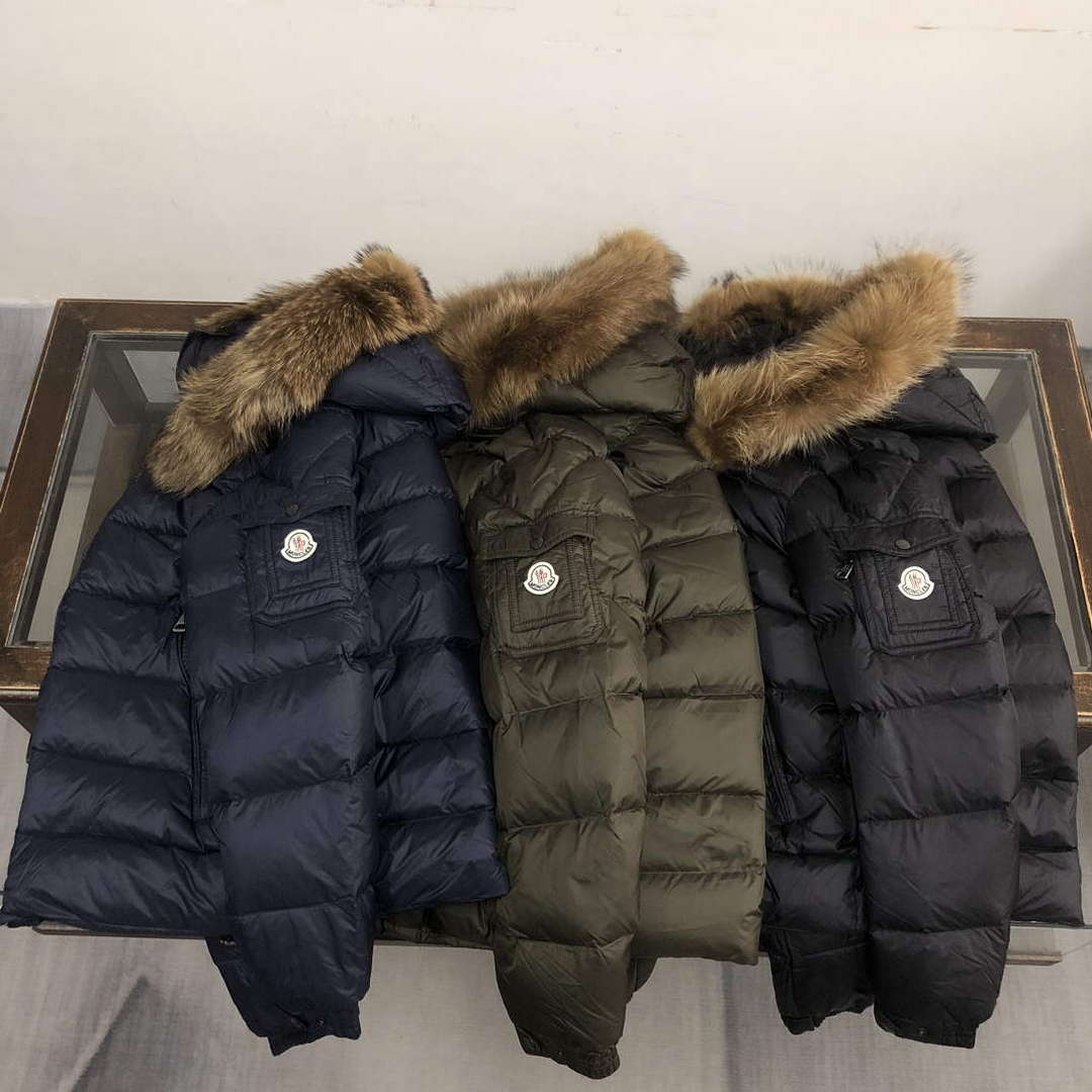 Moncler Short Classic Down Jacket M68738