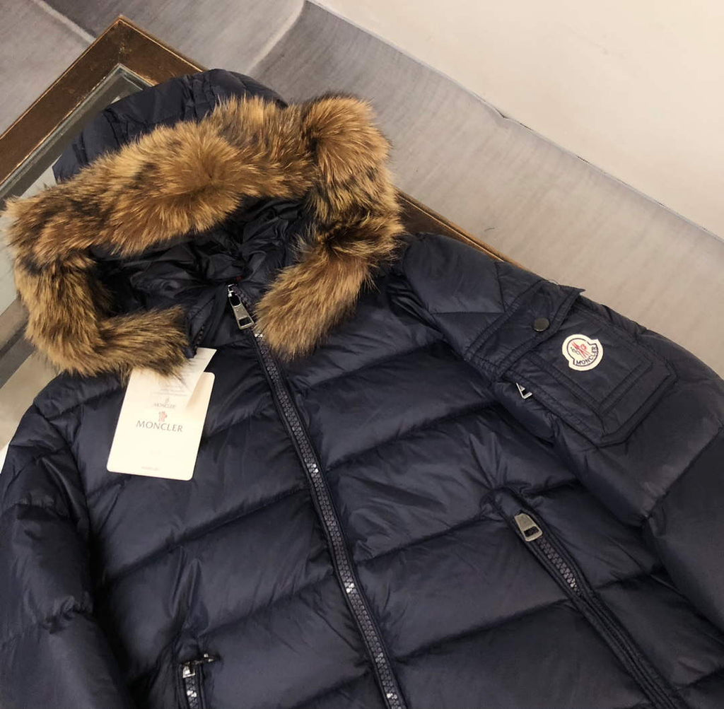 Moncler Short Classic Down Jacket M68738