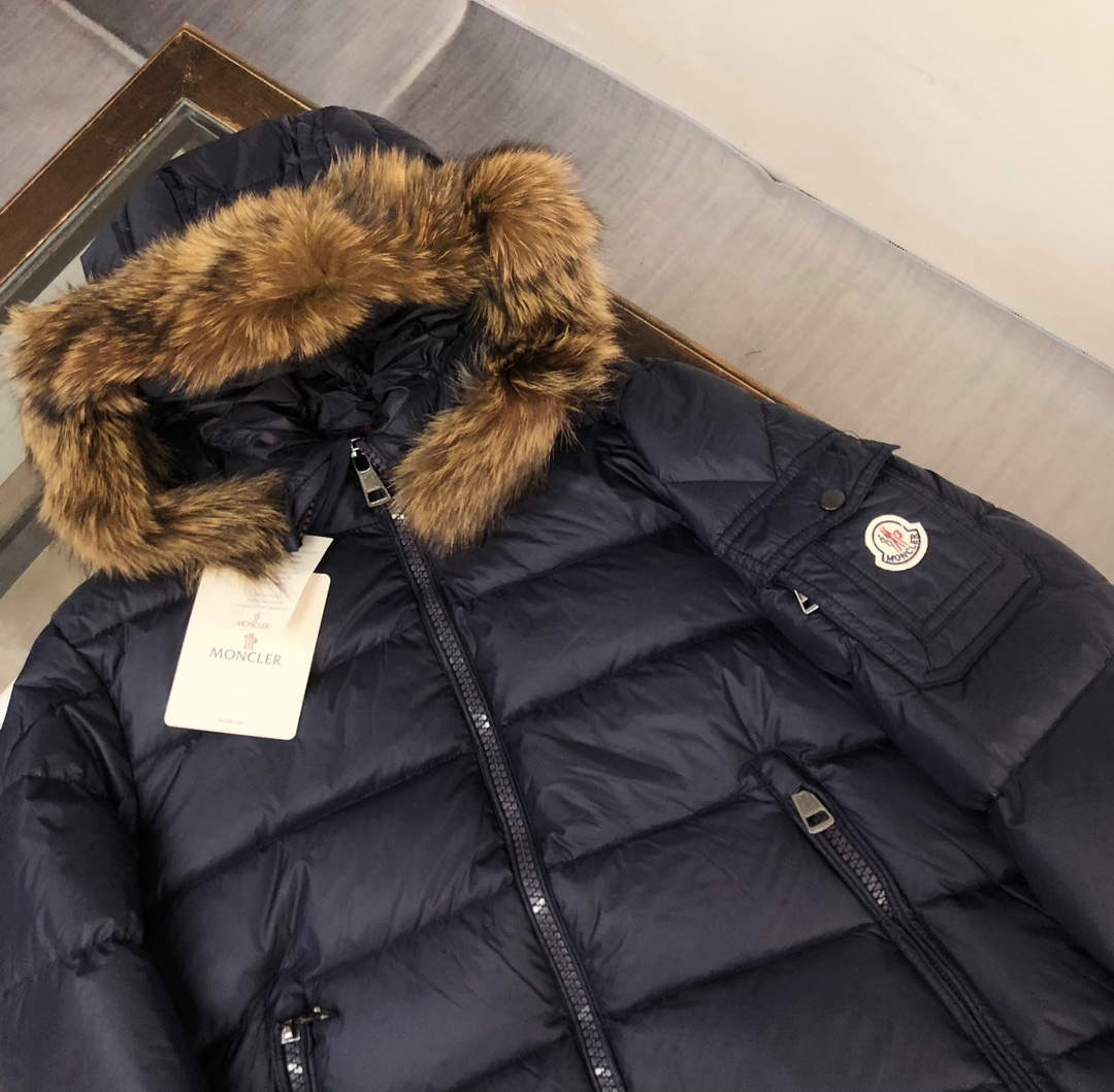 Moncler Short Classic Down Jacket M68738