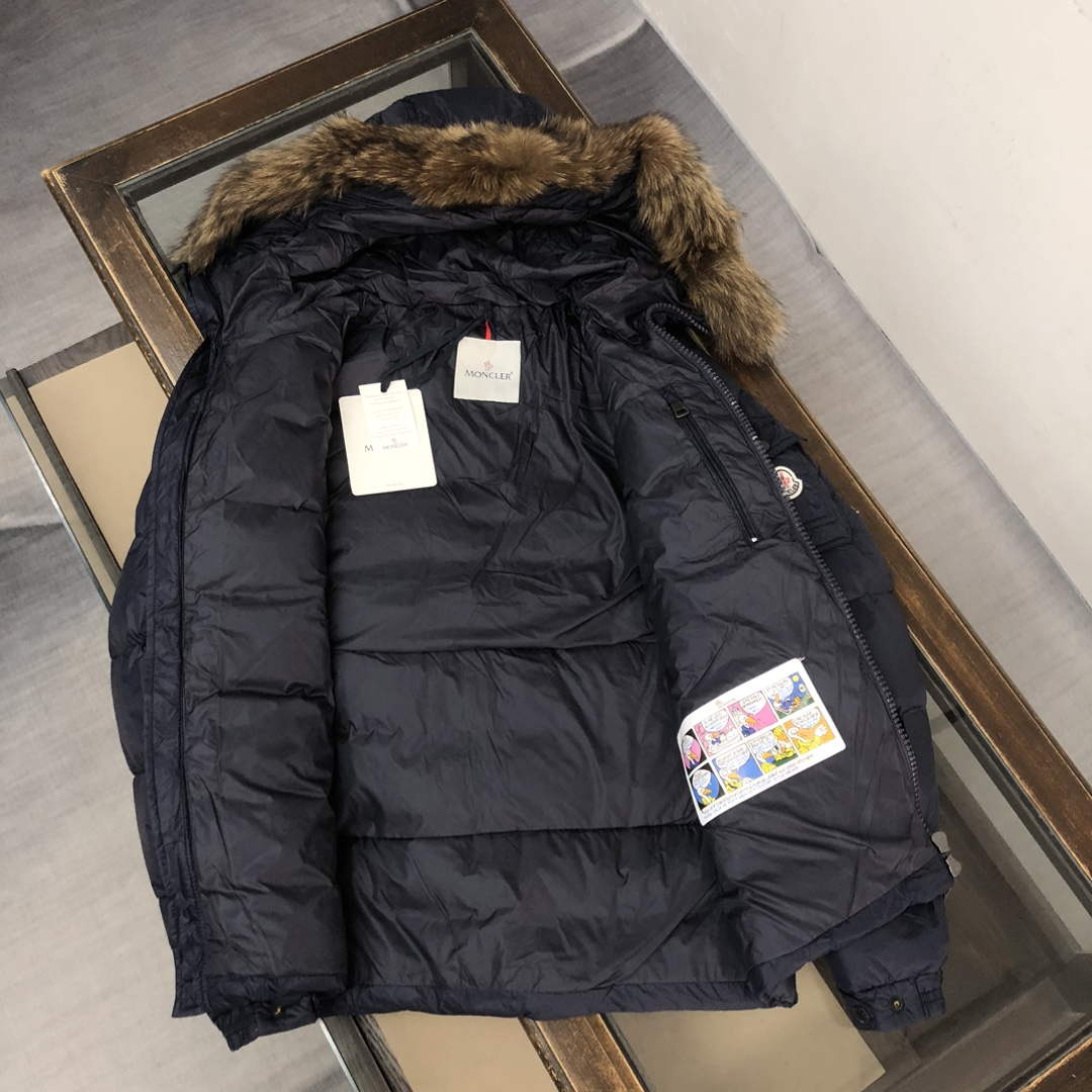 Moncler Short Classic Down Jacket M68738