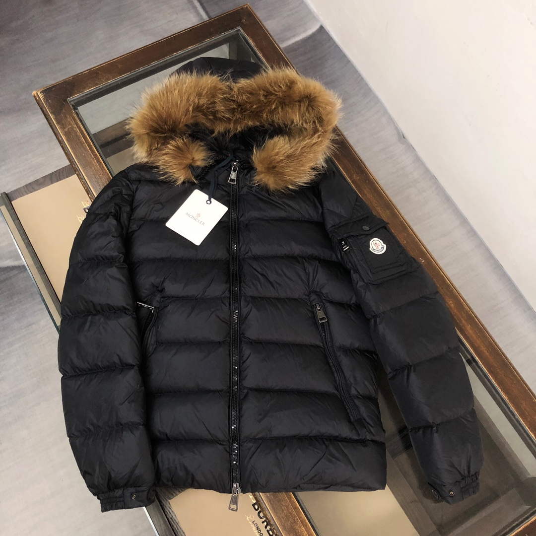 Moncler Short Classic Down Jacket M68739 - M - View 1