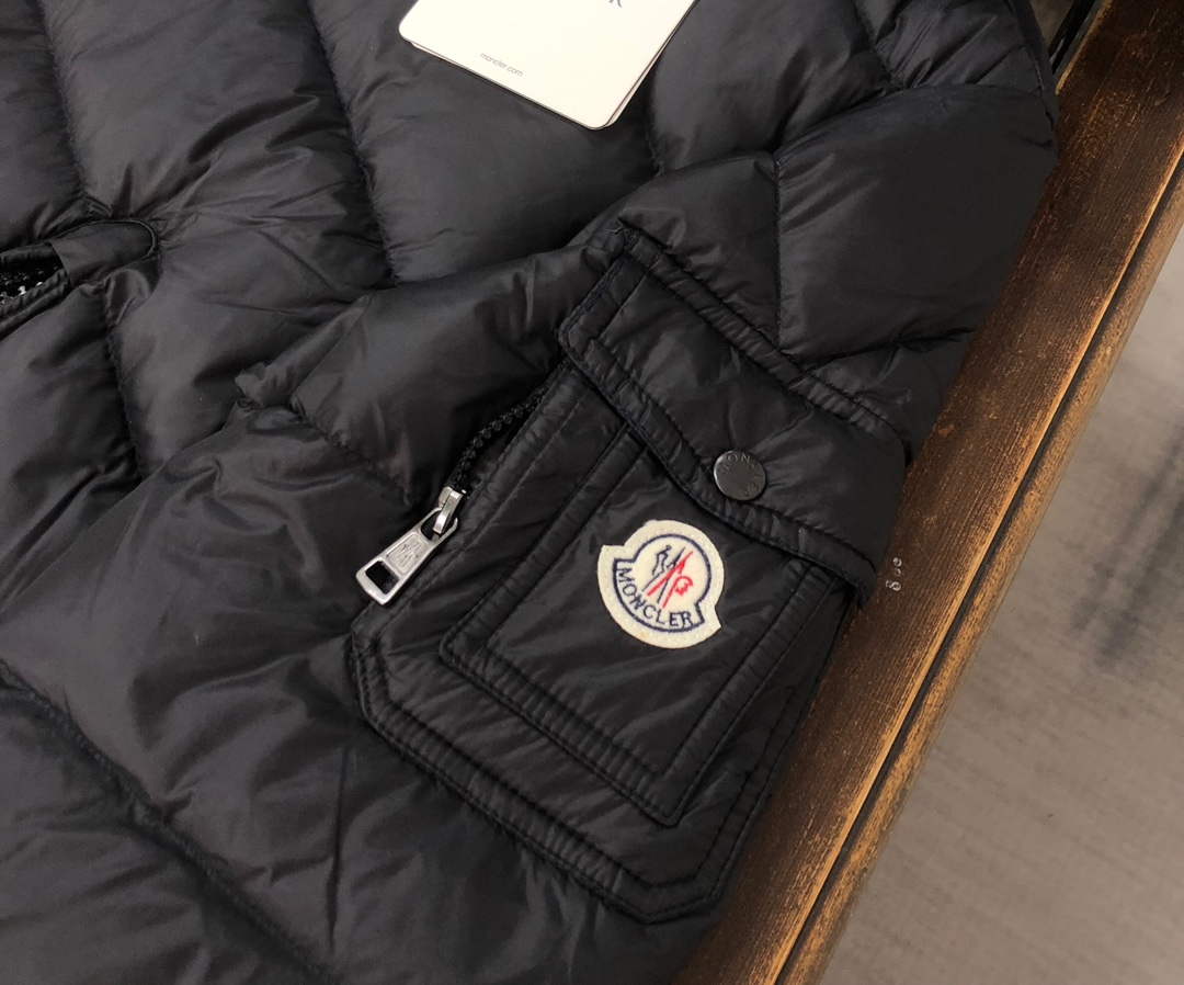 Moncler Short Classic Down Jacket M68739 - M - View 4