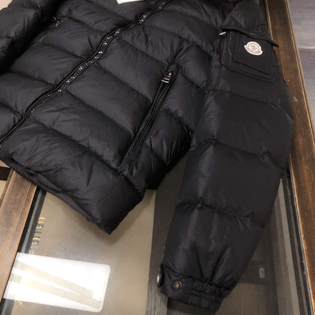 Moncler Short Classic Down Jacket M68739 - M - View 6