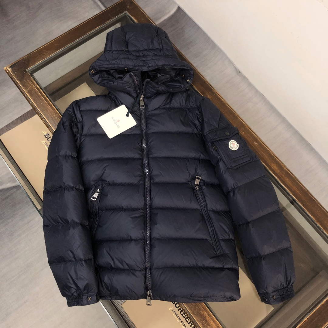Moncler Short Classic Down Jacket M68740 - M - View 1