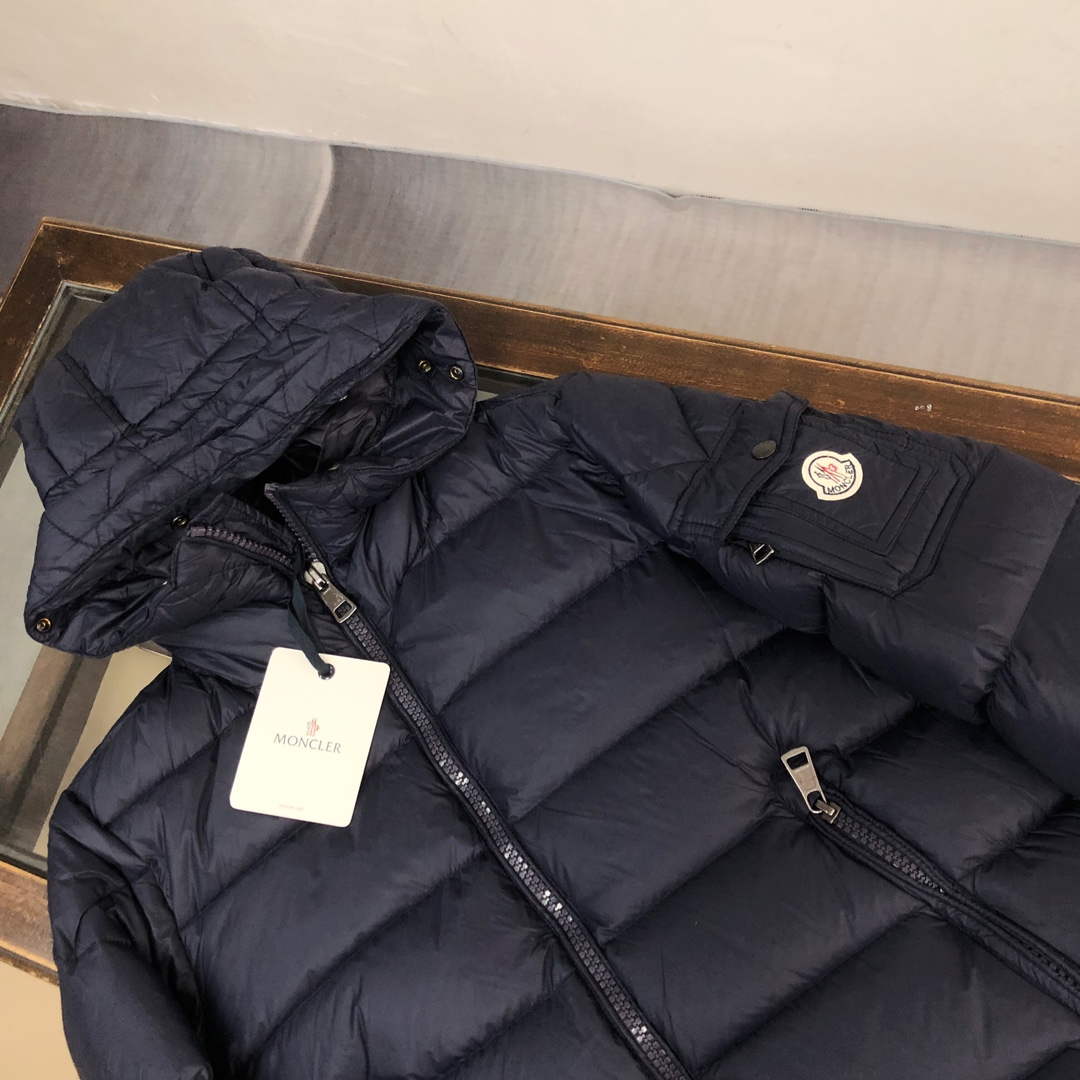 Moncler Short Classic Down Jacket M68740 - M - View 3