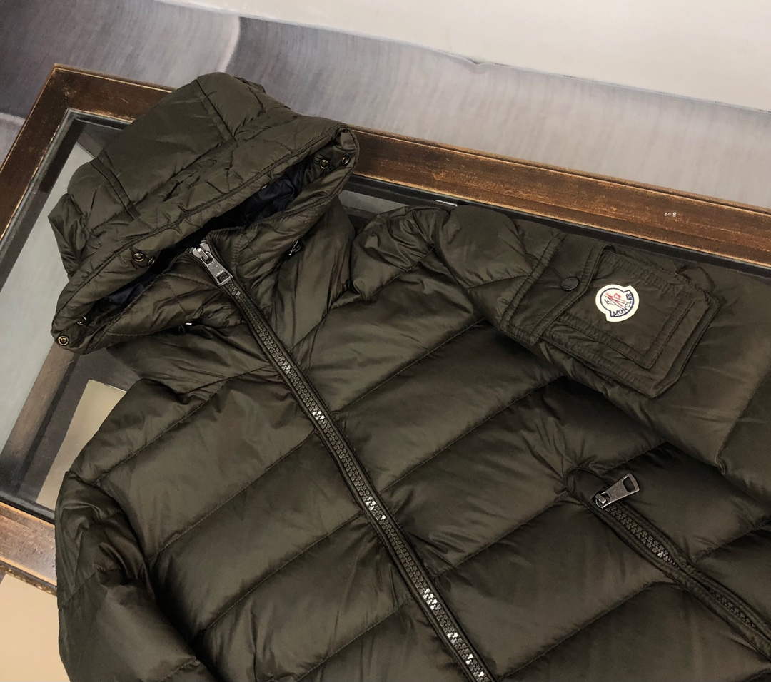 Moncler Short Classic Down Jacket M68741 - M - View 3