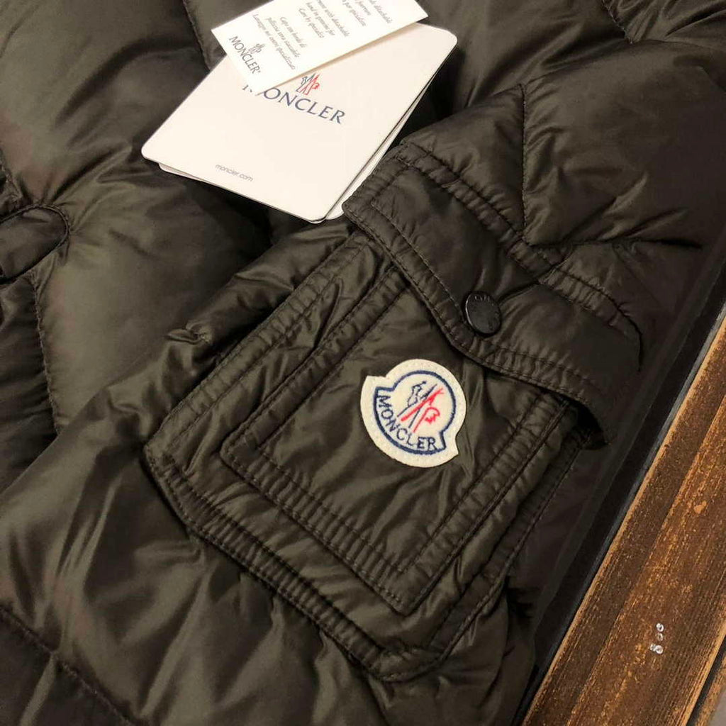 Moncler Short Classic Down Jacket M68741