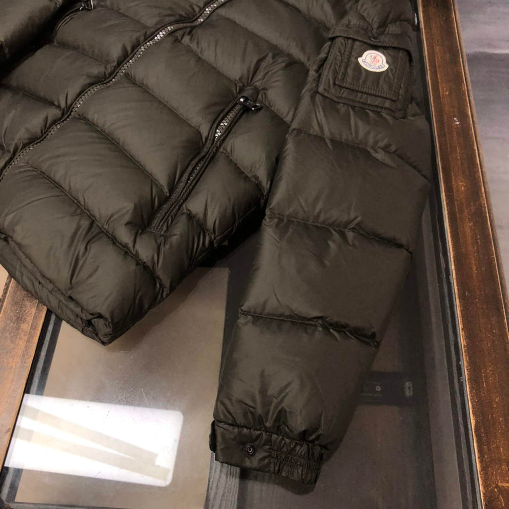 Moncler Short Classic Down Jacket M68741