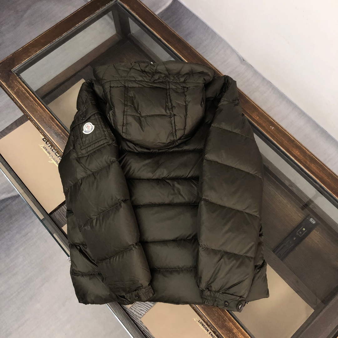 Moncler Short Classic Down Jacket M68741