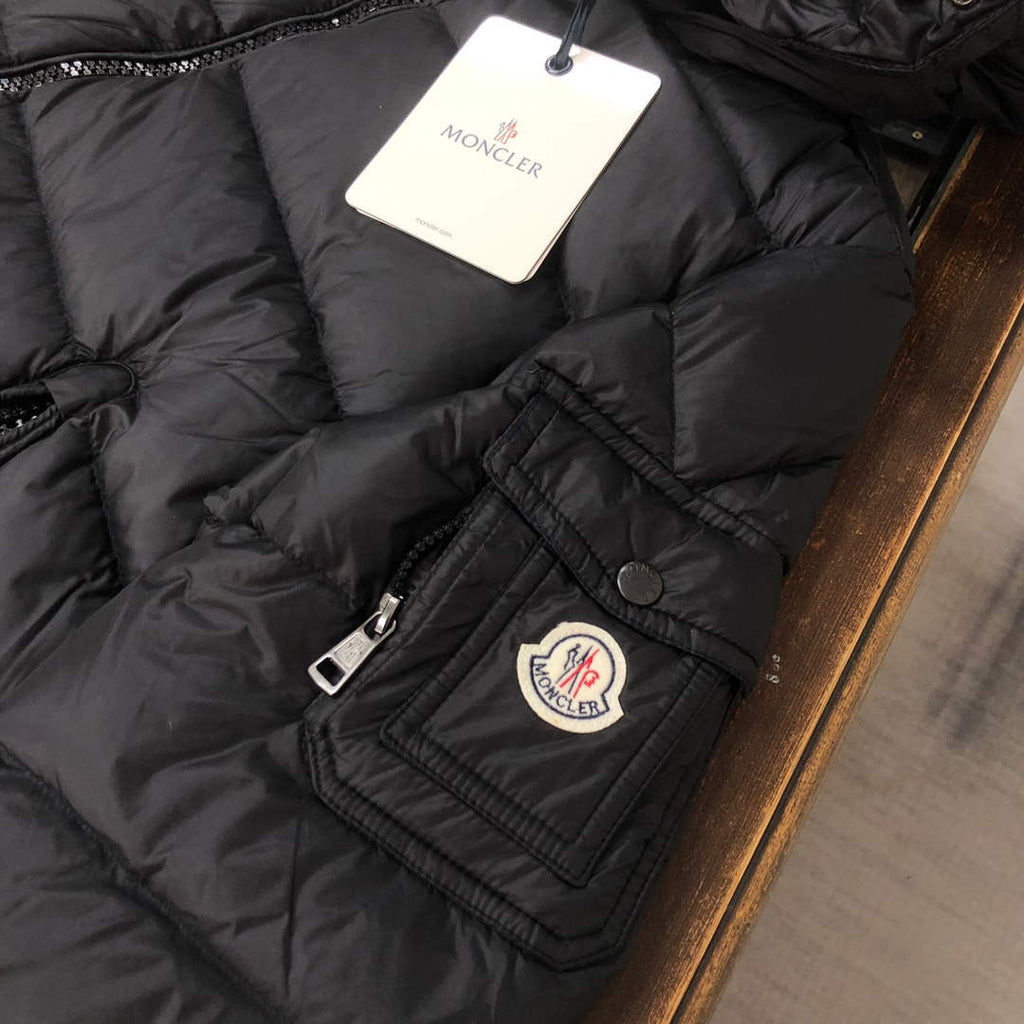 Moncler Short Classic Down Jacket M68742