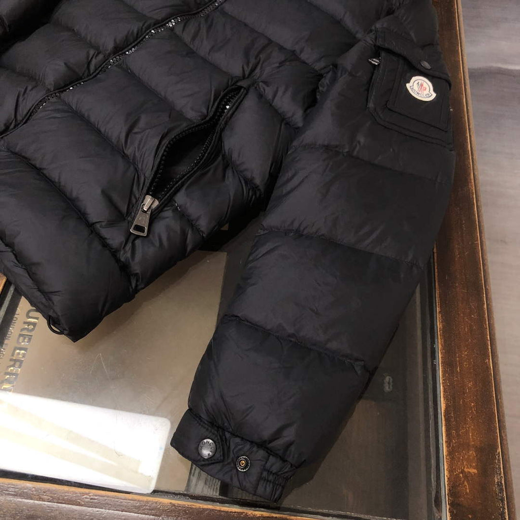 Moncler Short Classic Down Jacket M68742