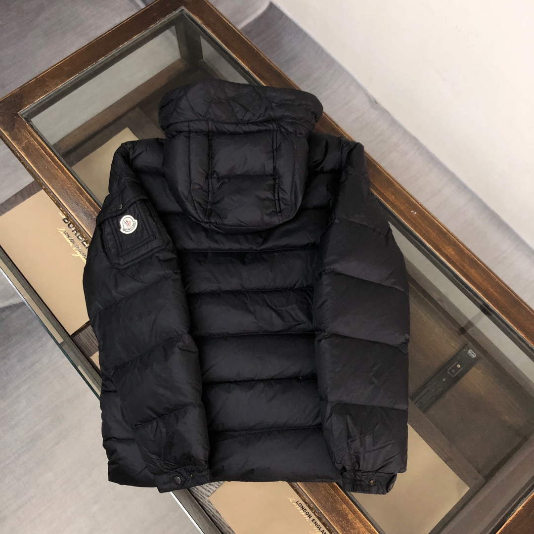Moncler Short Classic Down Jacket M68742