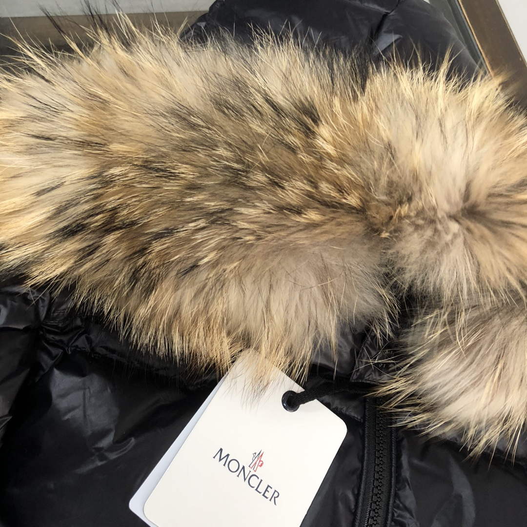 Moncler Short Classic Down Jacket M68743 - 1 - View 3