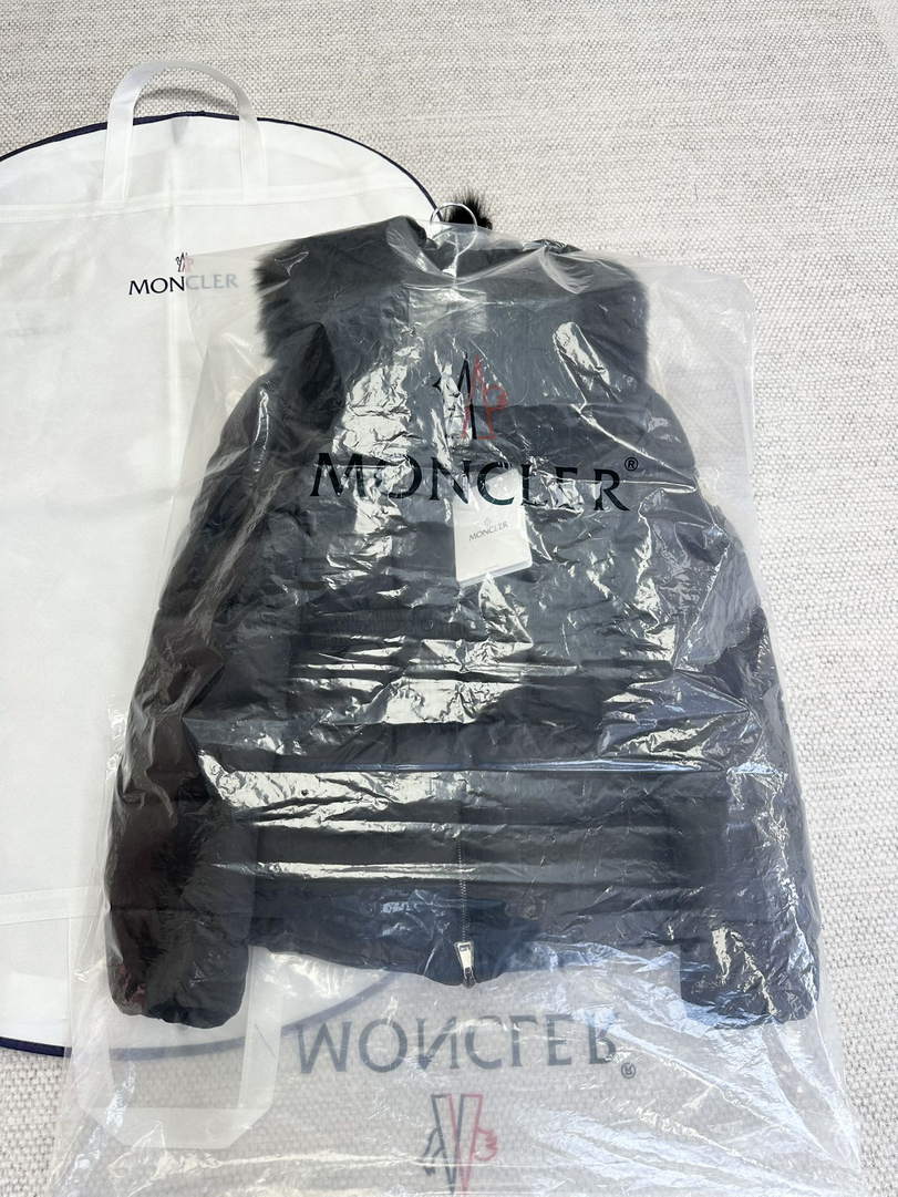 Moncler Women Boed short belt Down Jacket M66021
