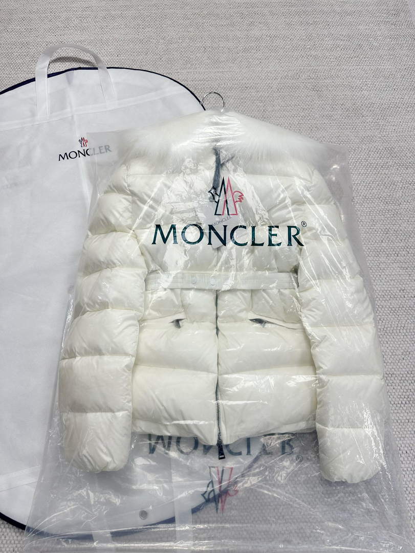 Moncler Women Boed short belt Down Jacket M66022