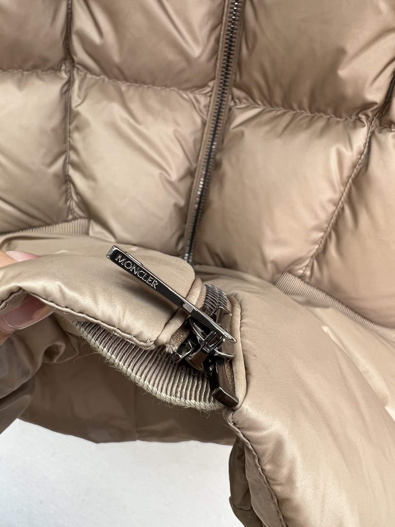 Moncler Women Boed short belt Down Jacket M66023