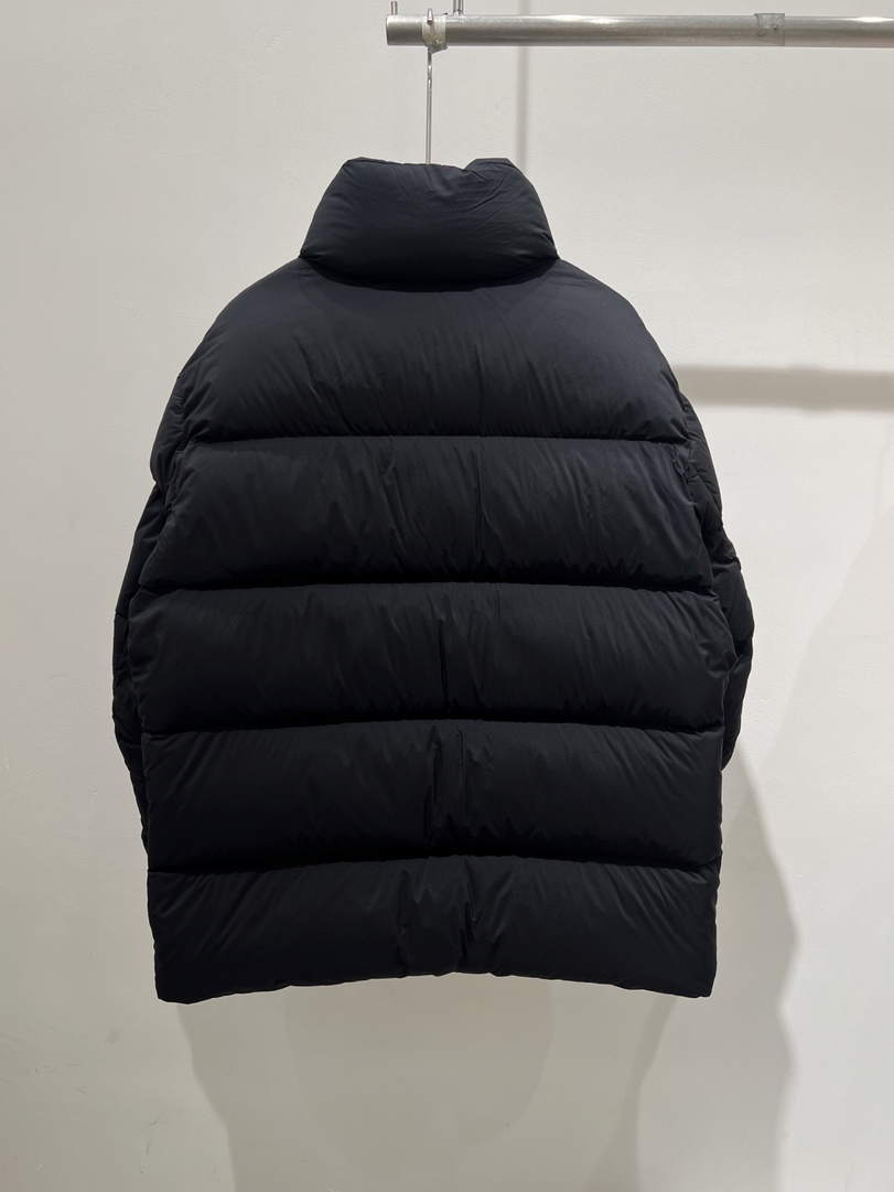 Moncler Women Classic Down Jacket M66026