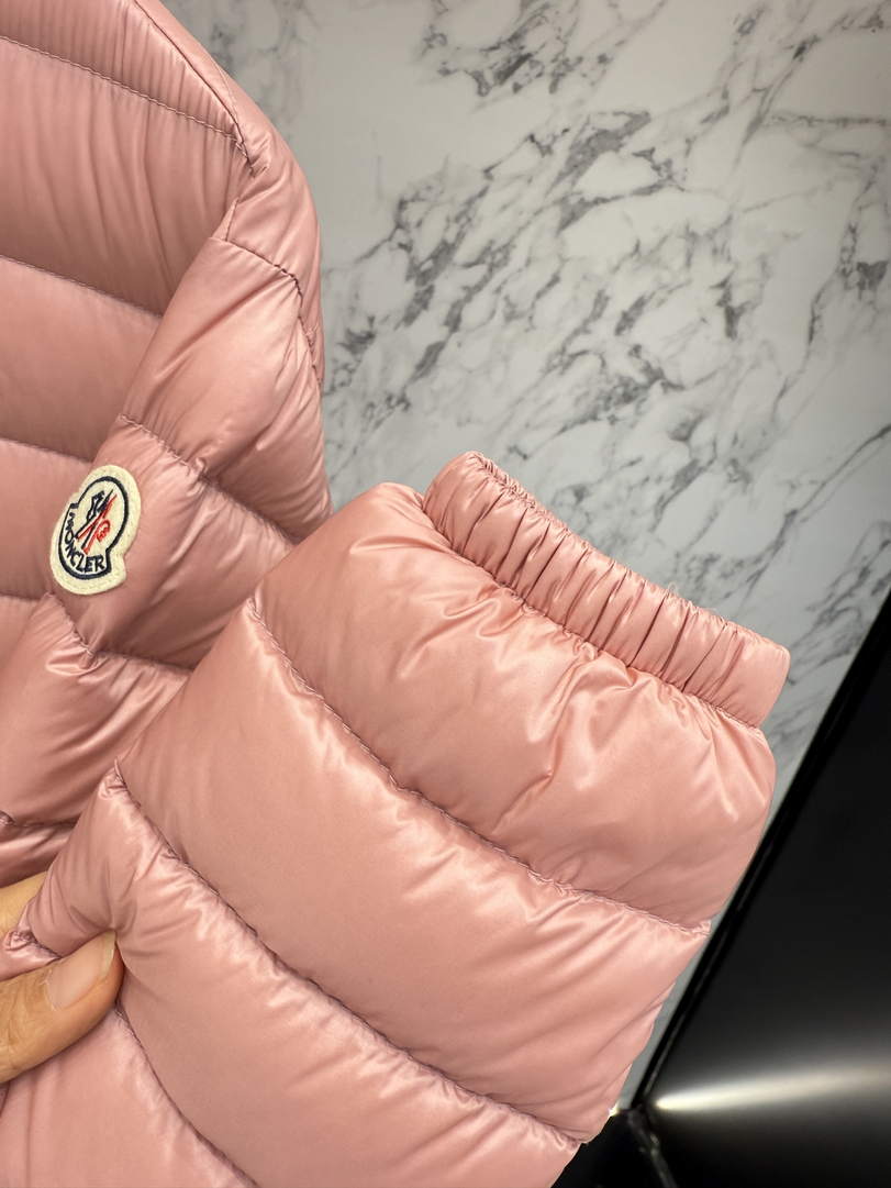 Moncler Women Fashionable designer Down Jacket M66002
