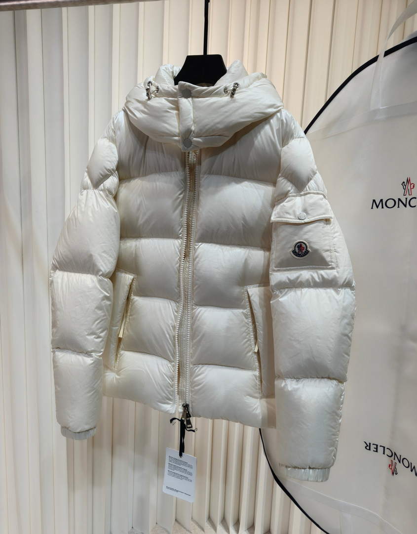 Moncler Women Hooded short  Down Jacket M66011