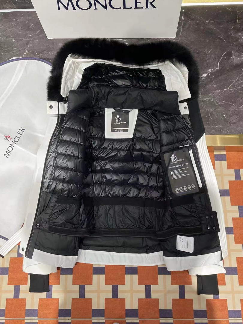Moncler Women Ski wear series Down Jacket M66018