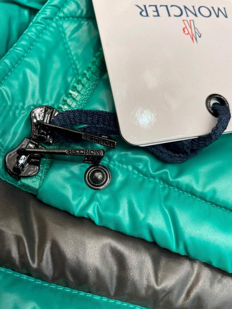 Moncler Women's Down Vest Jacket Montbeliard Moncler Green 88033