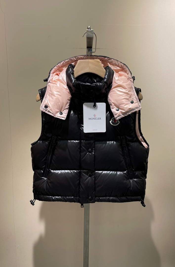 Moncler Women's Down Vest Jacket Montbeliard Moncler Black 88032