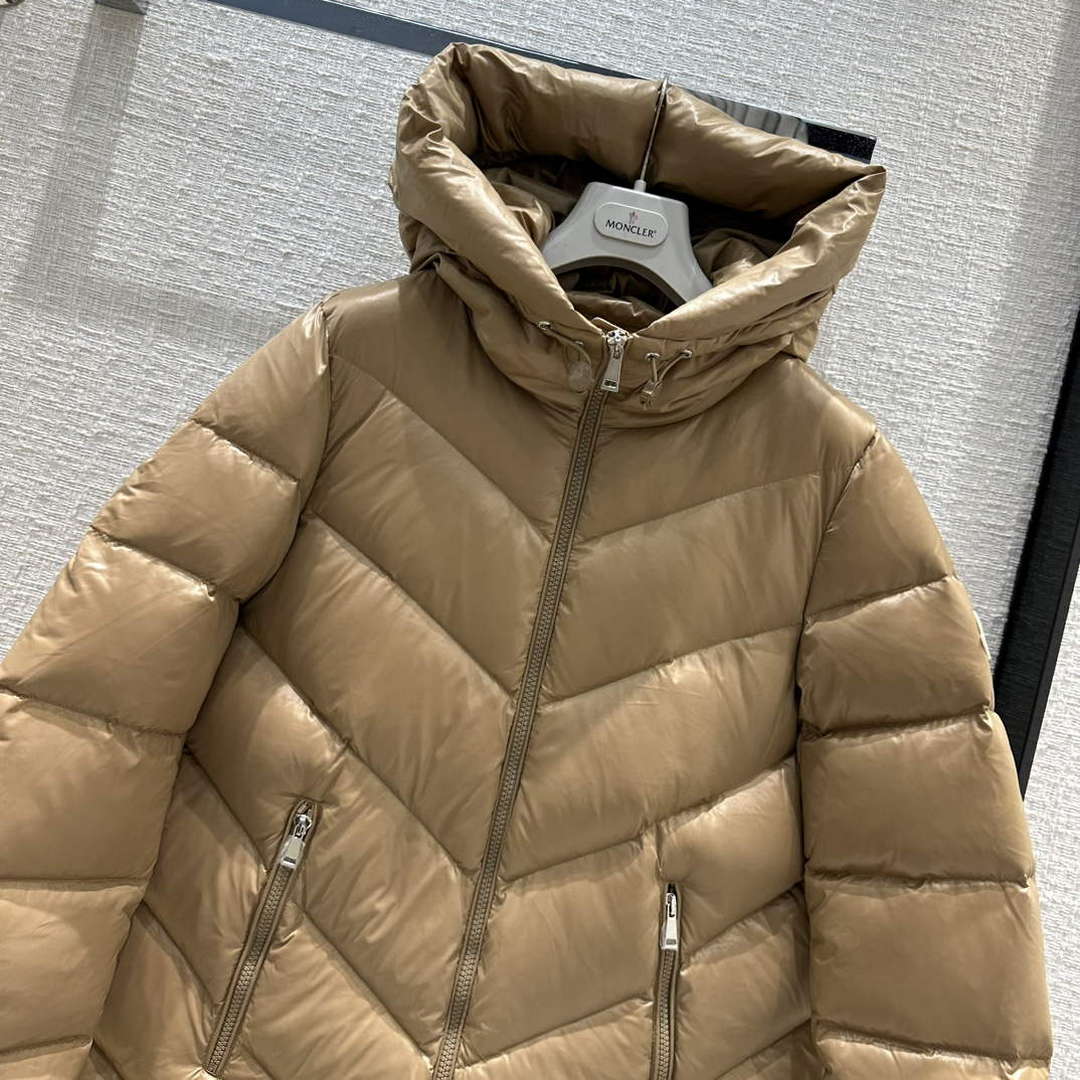 Moncler Women's Fashion Clothing Medium Length Down Coat M68721