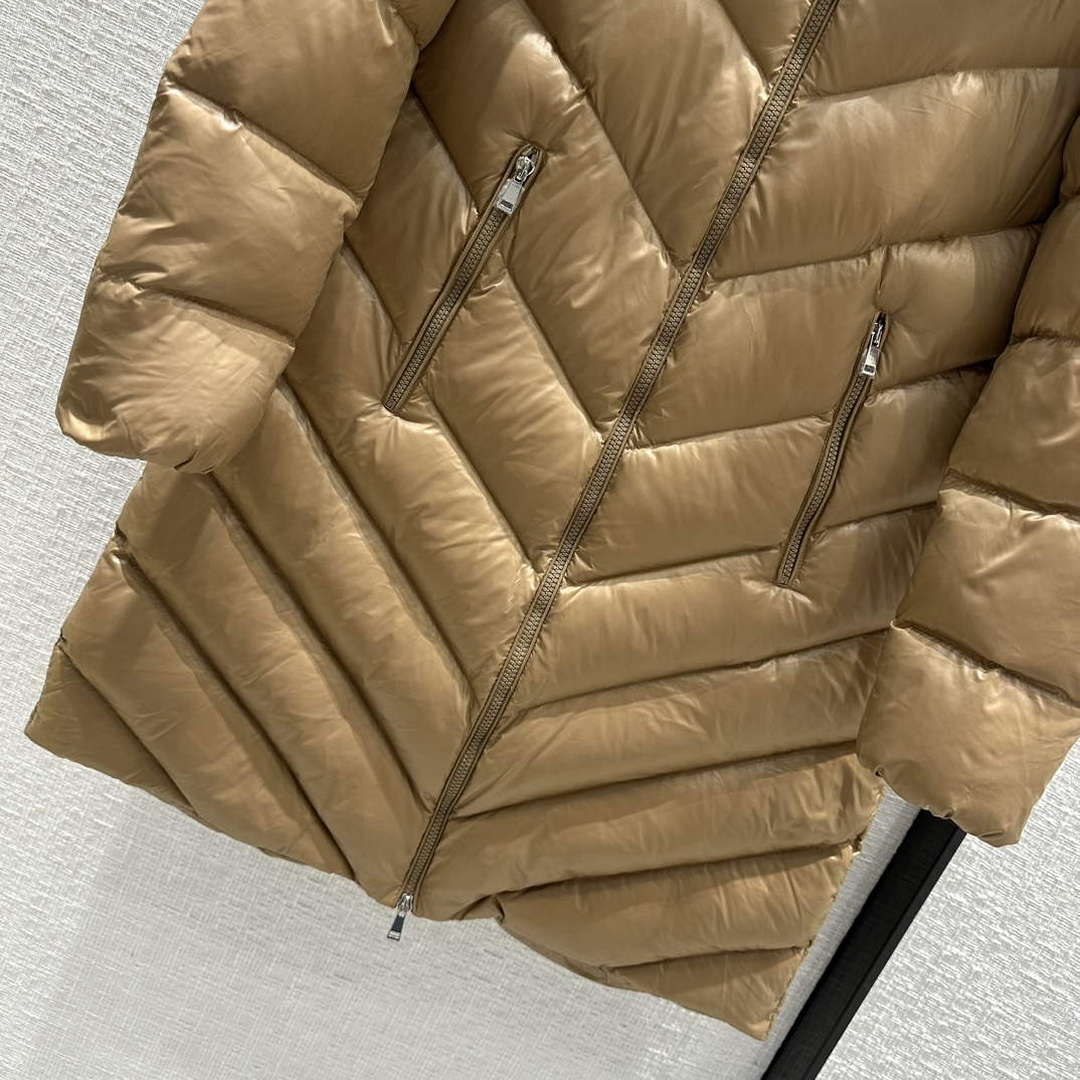 Moncler Women's Fashion Clothing Medium Length Down Coat M68721