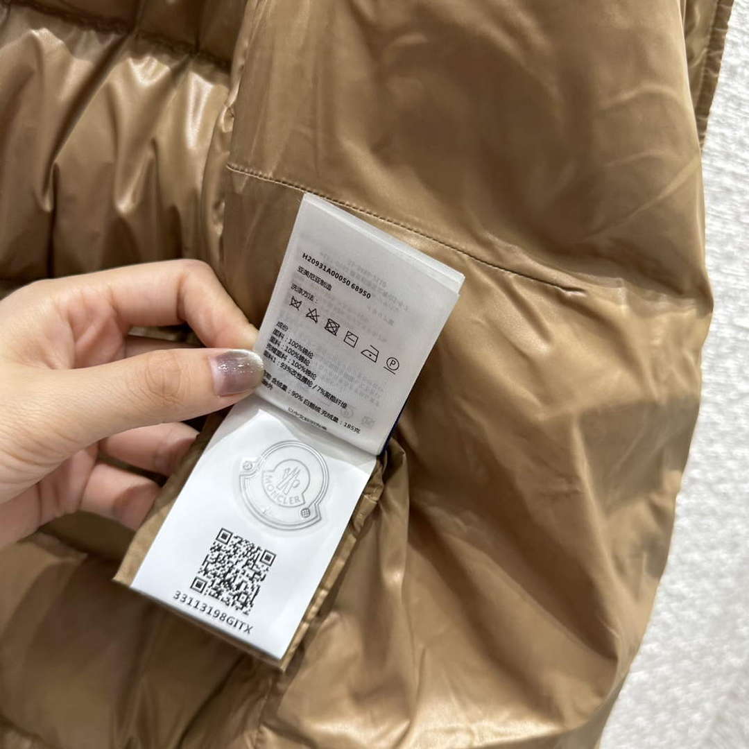 Moncler Women's Fashion Clothing Medium Length Down Coat M68721