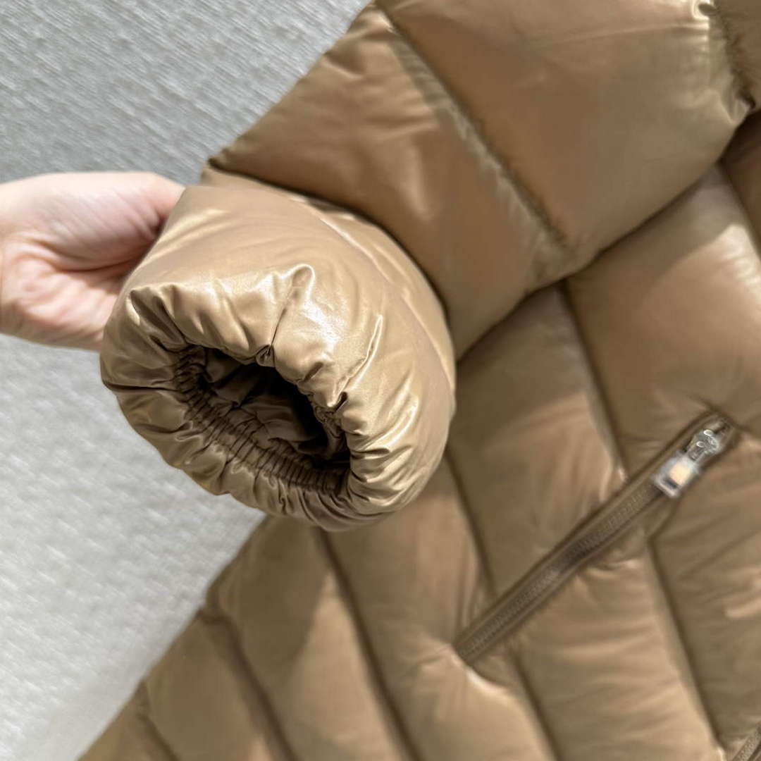 Moncler Women's Fashion Clothing Medium Length Down Coat M68721